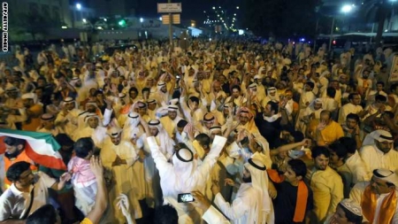 الكويت: سحب جنسية نائب سابق ومالك لقناة تلفزيونية وإغلاق جمعيات.. وإسلاميون يحذرون من التصعيد