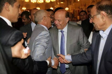 صالح لم يرفض مصافحة ‘‘محسن‘‘ وهمس في أذن ‘‘هادي‘‘ أن تتم بعيدا عن الأضواء