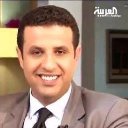 مذيع ‘‘العربية‘‘يرد على دعوة البيض للتصعيد: صنعاء اختلفت وتقاتلت واليوم تتصالح مع نفسها