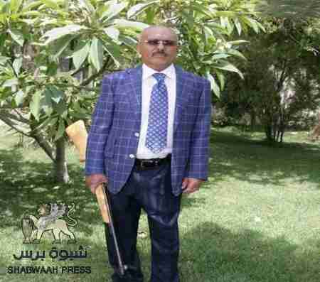 لاشباع غريزة القتل ورؤية الدماء : علي صالح يقوم بقتل أرانب في حوش منزله