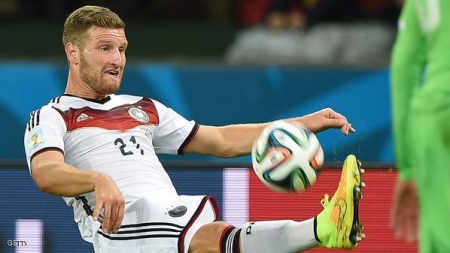 فالنسيا يضم المدافع شكودران مصطفى