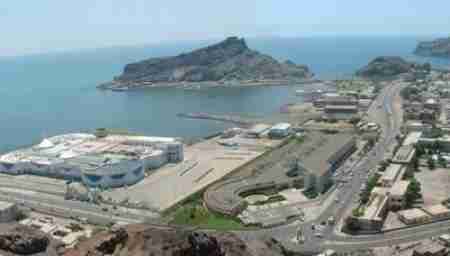 رغم التحذيرات من السباحة : انتشال جثة مواطن وانقاذ خمسة اخرين من الغرق في سواحل عدن