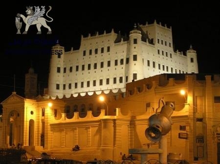 عاجل : انفجار عبوة ناسفة يستهدف طقم عسكري على طريق سيئون السريع واصابة جنود