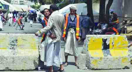 أحد مستشاري الرئيس هادي لـ &lsquo;&lsquo; الشرق الأوسط&lsquo;&lsquo; : إذا وقعت الحرب ستكون شاملة