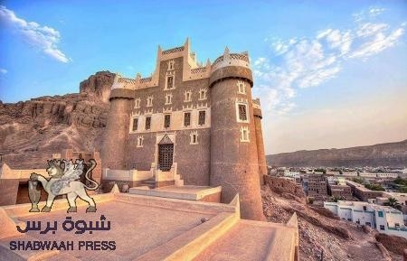 التحقيق في سيئون مع ثلاثة مشتبه بتعاونهم مع تنظيم القاعدة احدهم مرافق لمسئول أمني كبير