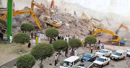 وفاة 5 أشخاص واصابة 20 في حادثة انهيار جبل الكعبة بمكة المكرمة