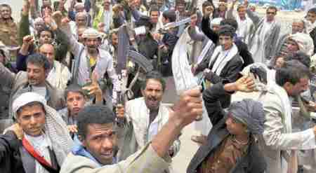 هادي يستعد للحرب ويمارس سياسة &lsquo;&lsquo;العصا والجزرة &lsquo;&lsquo; مع المتمردين