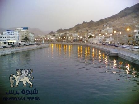قوات عسكرية تهرع الى شارع البنوك في شرج باسالم بالمكلا واشتباكات جارية الان