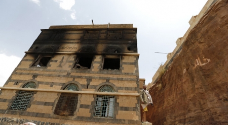 الجيش اليمني يتراجع مجددا أمام ضربات الحوثيين