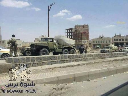 أسلحة وقوات عسكرية يمنية تنطلق من جبل نقم الى جهة غير معروفة