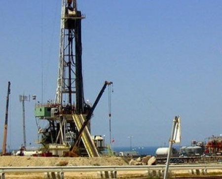 شركتان نفطيتان صينيتان تنقلان حفارين ضخمين من حضرموت الى سنغافورة