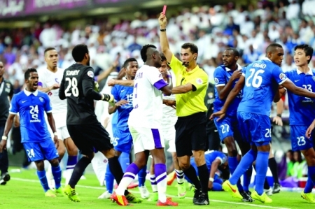 جيان نجم العين يتهم بينتلي لاعب الهلال بتوجيه إهانة عنصرية