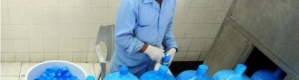 ‘‘ الزمازمة ‘‘.. مهنة سقيا الحجيج