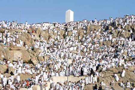 تحذير الحجاج من الصعود إلى جبل الرحمة يوم عرفة
