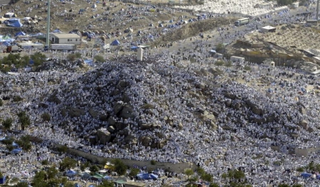 3 ملايين حاج على صعيد عرفات اليوم