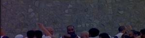 اليوم الأول في منى .. الحجاج يرمون جمرة العقبة في منى