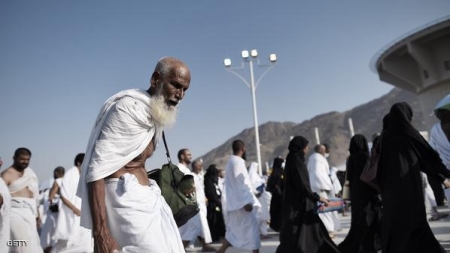 الحجاج المتعجلون يغادرون منى