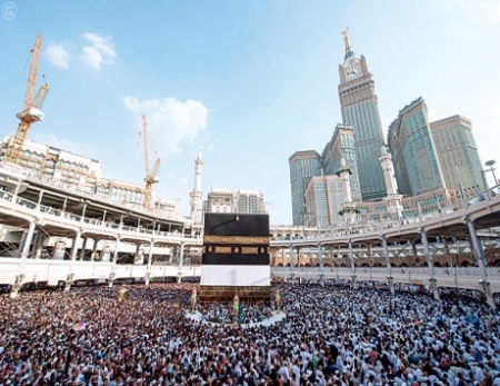 حجاج بيت الله الحرام يبدأون مغادرة مكة المكرمة بعد أدائهم طواف الوداع