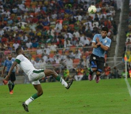 المنتخب السعودي يفرض التعادل على الاوروجواي بهدف في الوقت القاتل