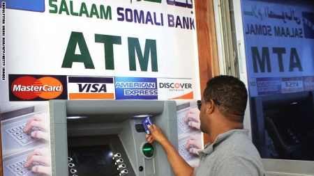 الصومال يحظى بأول صراف آلي ‘‘ ATM‘‘..هل هي بداية لانتعاش اقتصادي؟