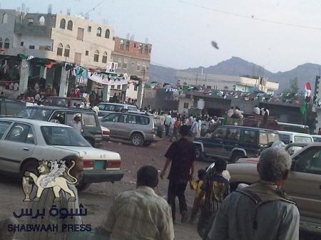 استعداد لأكتوبر تدشين حملة شباب ردفان لتزين مدنية الحبيلين بصور الشهداء واعلام الجنوب ..