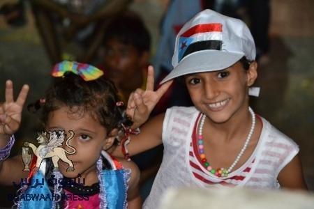 ساحة الحرية في عدن : يرسم الجنوبيين لوحات بديعة تجسد معنى الصبر و الثبات