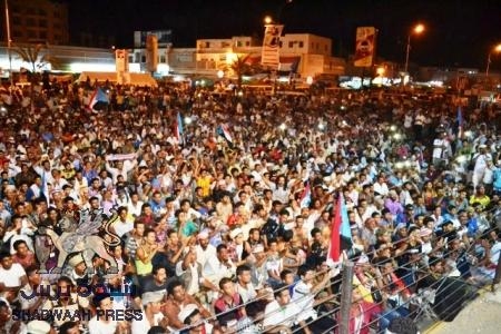 كاتبة خليجية مخاطبة الجنوبيين بصمودكم بإذن الله ستنالون الحرية والاستقلال