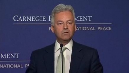 المبعوث البريطاني الى اليمن يؤكد دعم الرئيس هادي ويدعو الجميع الالتزام بتنفيذ اتفاق السلم والشراكة