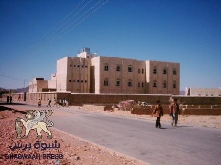 إدارة تربية شبوه ومدينة عتق توافق على إلغاء وإنزال النشيد والعلم اليمنيين من المدارس