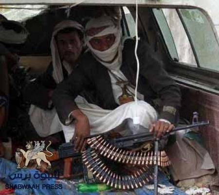 أمن عدن يمنع ثلاث سيارات تقل مسلحين من بيت الأحمر من دخول مطار المدينة