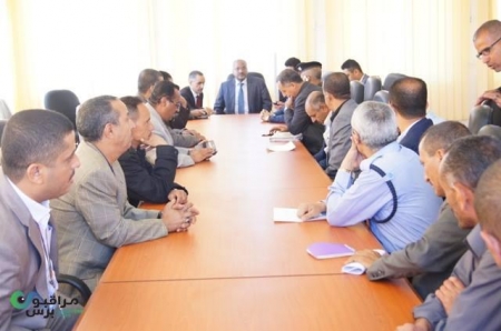 أول وزير في حكومة الكفاءات اليمنية يحدد مهامه الوزارية ويطالب بعدم حصر الصلاحيات في شخصه