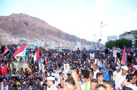 إعلامية ساحة الاعتصام بالمكلا تنفي صحة الأنباء عن بدء التصعيد الثوري وتعطيل الدراسة.