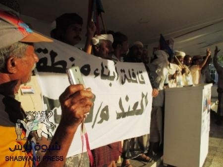 وصول أربع قوافل غذائية من يافع والعند م/ لحج وساه وسيئون م/ حضرموت إلى ساحة الاعتصام الجنوبي بعدن