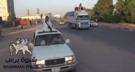 الجريح القيدعي يغادر العاصمة عدن إلى الهند لتلقي العلاج