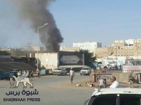 الآن مدينة الشحر تحترق : مجهولون يضرمون النار في مركز الشرطة (صور)