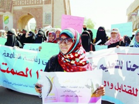 الرئيس هادي يقر بغياب الاستثمارات الأجنبية .. واليمن يعول على الخليج لتفادي الركود والاقتتال