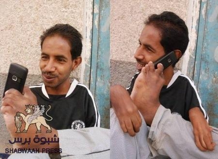 بوعلي .. شاب حضرمي يتفوق على إعاقته ويستخدم الهاتف الجوال برجليه