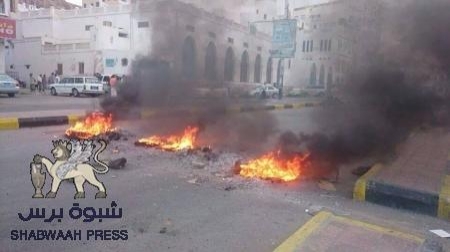 المكلا تحترق بنيران العصيان المدني