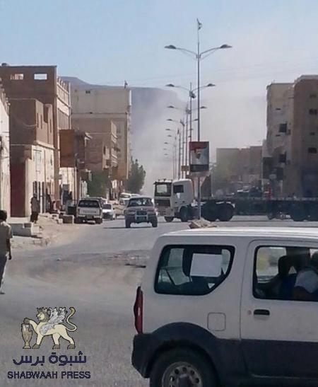 عاجل :انفجار لغم أرضي يدمر مدرعة وطقم عسكري في سيئون وسقوط جرحى