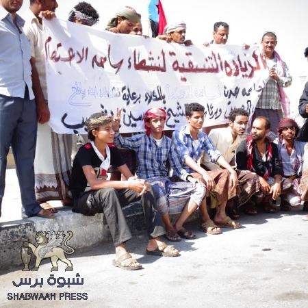 وفد ساحة الاعتصام بعدن ..التقى بتنسيقية ساحة المكلا وشارك في ذكرى الهبة الشعبية واختتم بزيارة المناضل باعوم