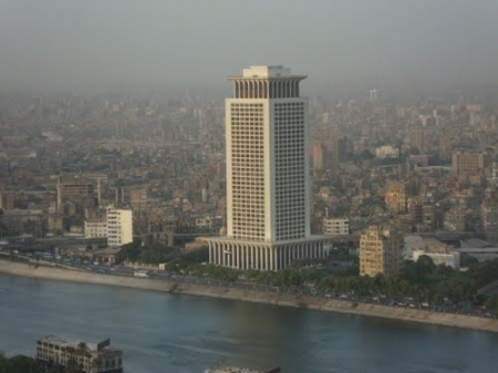 وزير الخارجية المصري: نتابع بقلق شديد التطورات في اليمن