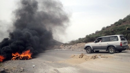 مسلحون يهاجمون نقطة أمنية للجيش بأطراف بيت عياض في لحج