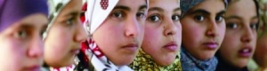 إغراءات بالمال للظفر بفتيات قاصرات .. زواج الصفقة .. استثمار في مأساة السوريات