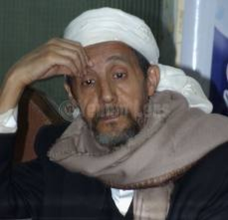 مأرب برس أهم منبر اصلاحي: عبد الوهاب الآنسي ظل يتعامل بعقلية طفل صغير يصدق كل ما تقول له أمه حتى سقطت صنعاء
