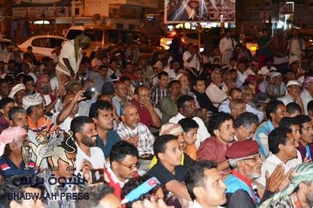 خيمة الثقافة تحيي حفل فني ومسرحي في ساحة الاعتصام