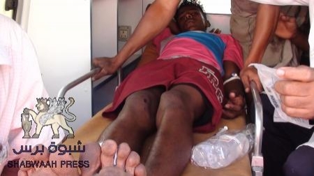 بائعي القات يطلقون النار بالمكلا ويصيبون الشاب بارشيد