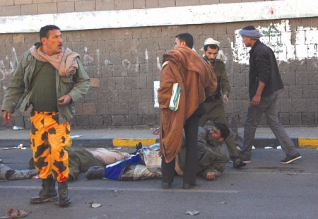 الحياة : مئة قتيل وجريح في مجزرة كلية الشرطة اليمنية
