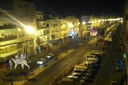 عاجل : عبدالعزيز حبتور ينفّذ تهديداته للحراك الجنوبي ويبدأ بتمزيق صور الشهداء