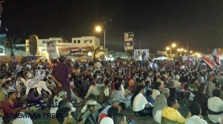 في عشية احتفال الجنوبيين بذكرى التسامح والتصالح حشود جماهيرية تشهدها ساحتي الاعتصام بعدن المكلا