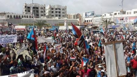 عشرات الالاف  من ابناء الجنوب يحيون الذكرى التاسعة للتصالح والتسامح في عدن